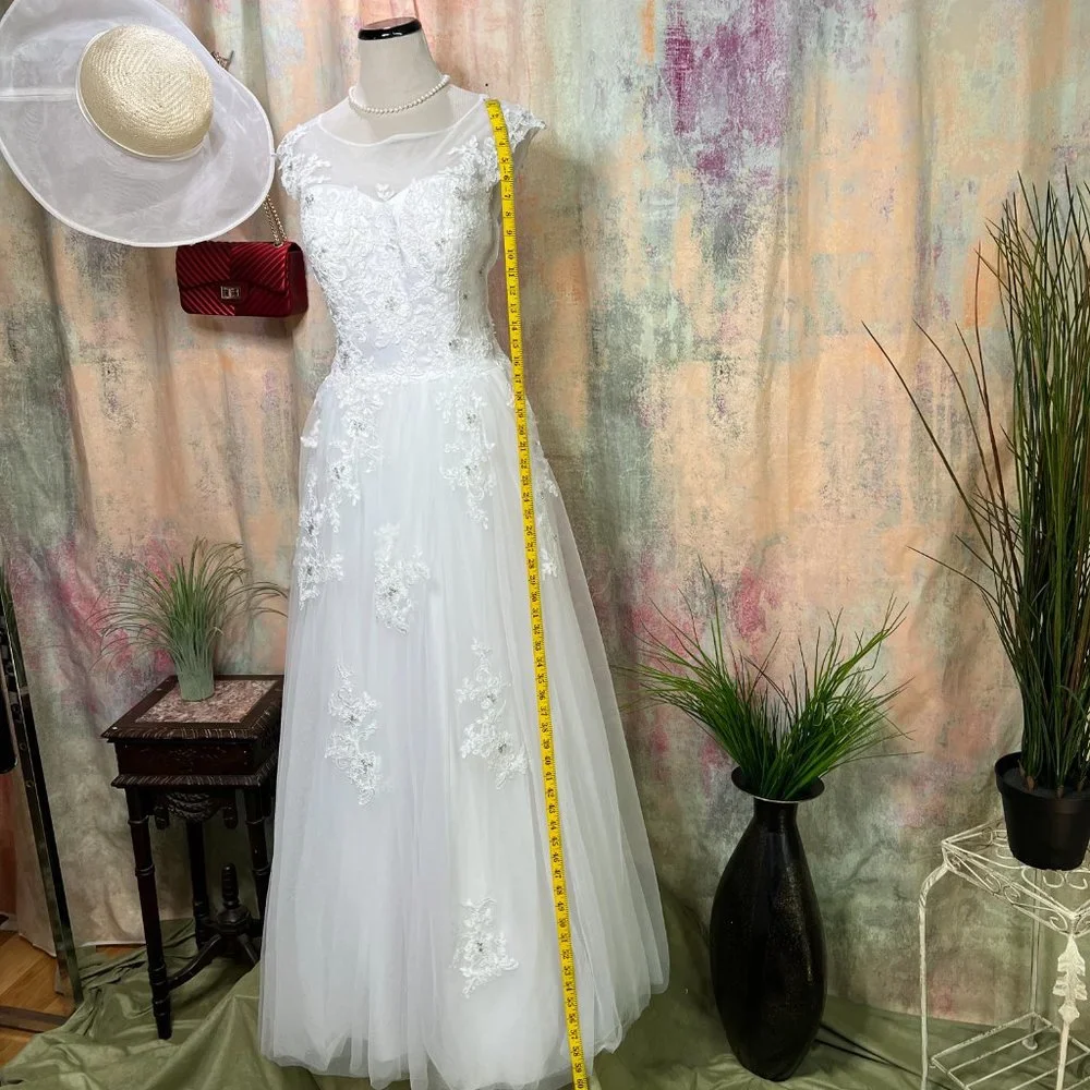 📌 JJs House Princess Wedding Gown, Tulle, Lace and Beading, Sleeveless - Picture 14 of 16